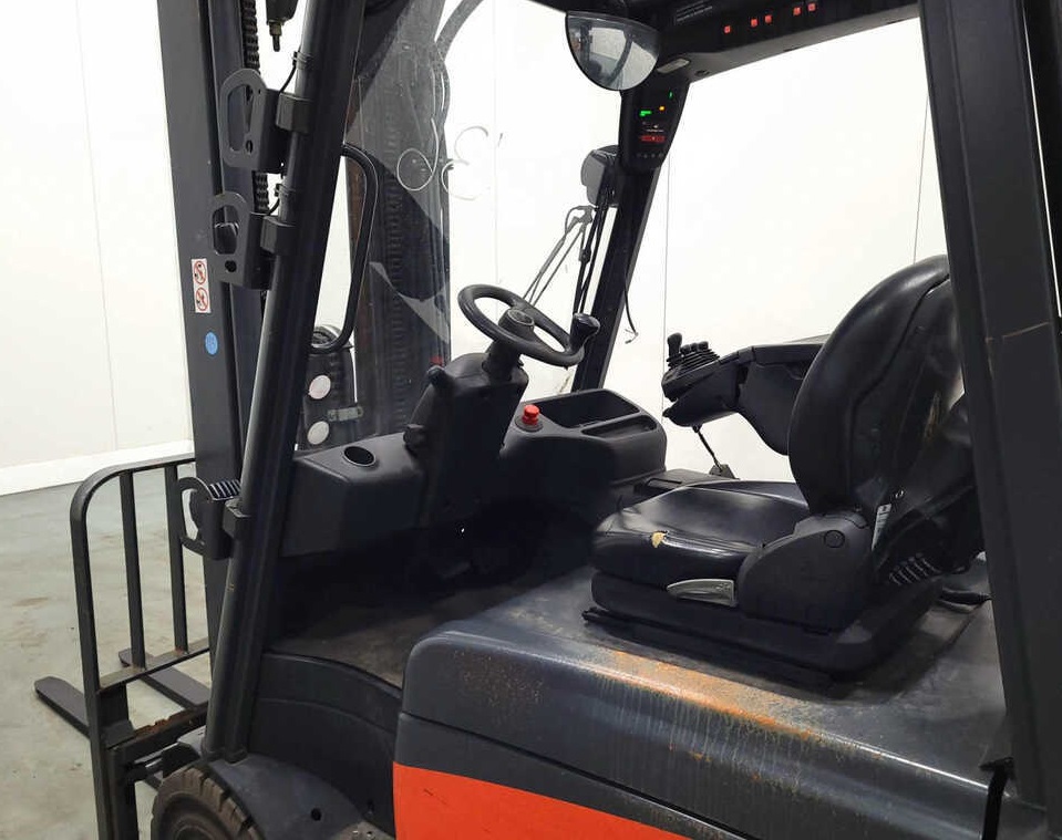 Linde Elektro 4 Rad E25H-01/600 387