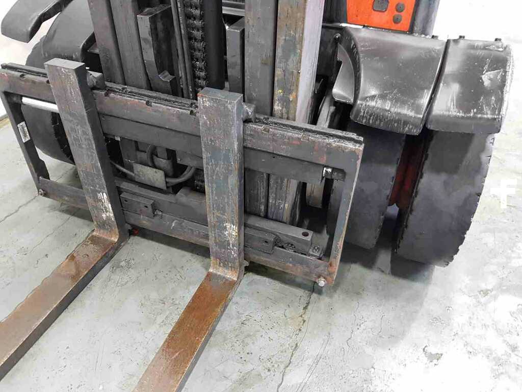 Linde Treibgasstapler H30T-02