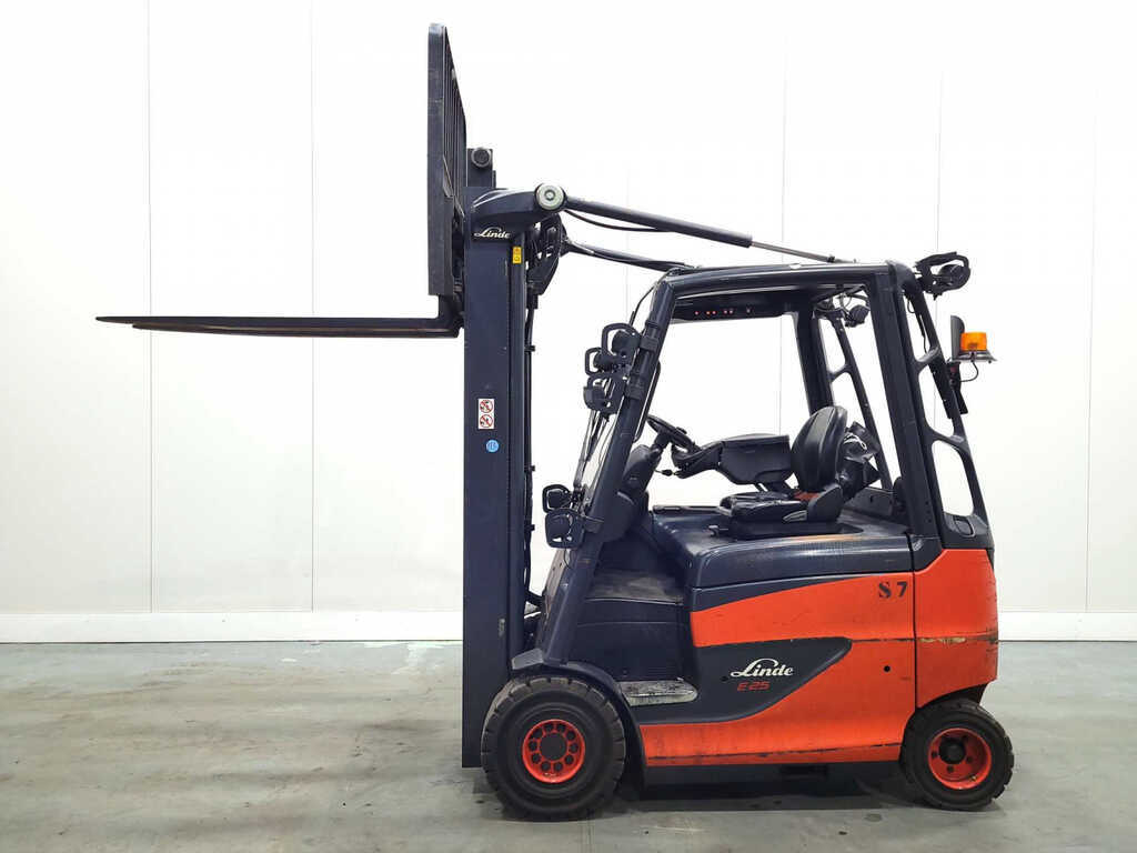 Linde Elektro 4 Rad E25H-01/600 387